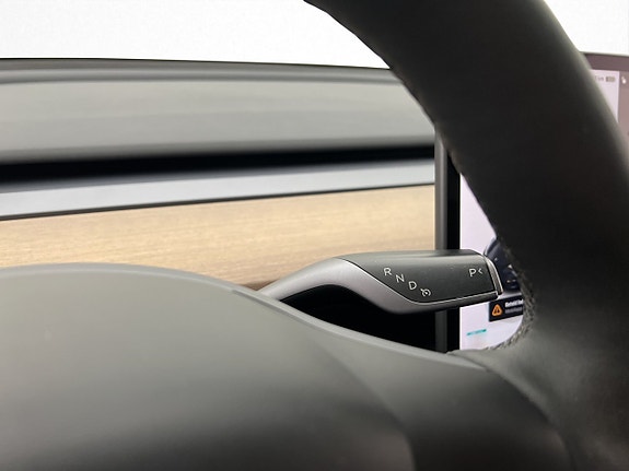 Tesla Model Y 17 of 30
