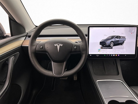 Tesla Model Y 14 of 30