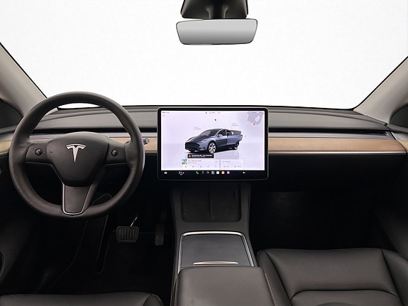 Tesla Model Y 28 of 30