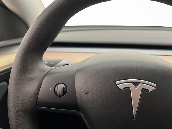 Tesla Model Y 15 of 30