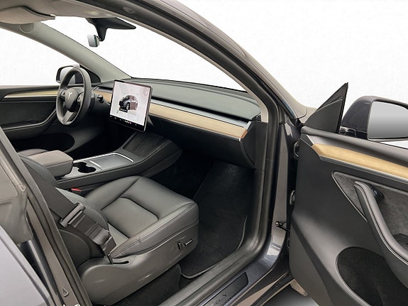 Tesla Model Y 30 of 30