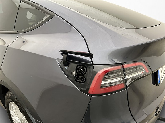Tesla Model Y 27 of 30