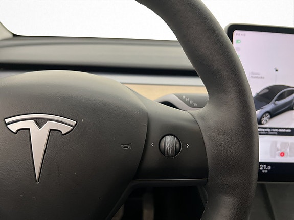 Tesla Model Y 16 of 30