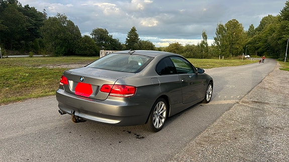 BMW 325d 2 of 8