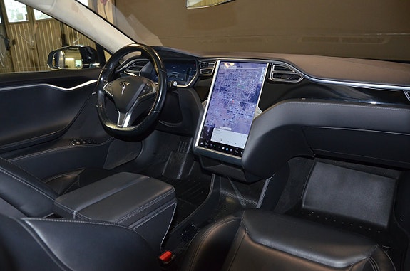 Tesla Model S 10 of 17