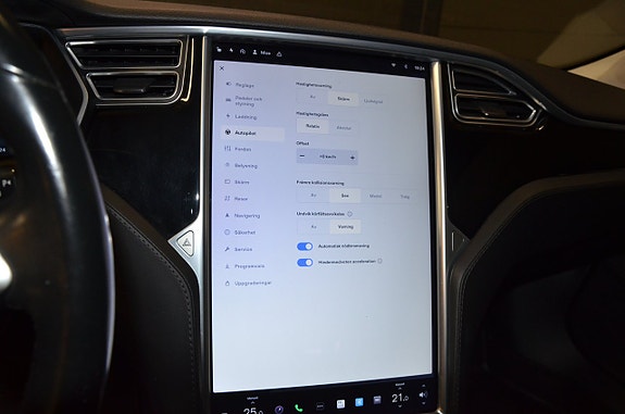 Tesla Model S 15 of 17