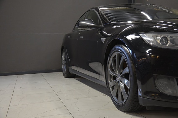 Tesla Model S 4 of 17