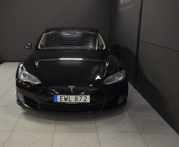 Tesla Model S 6 of 17