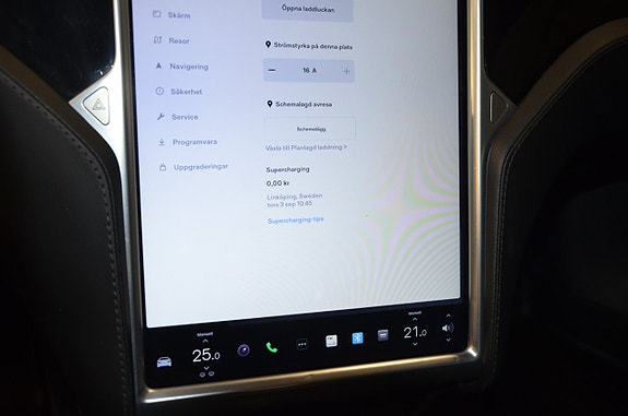 Tesla Model S 16 of 17