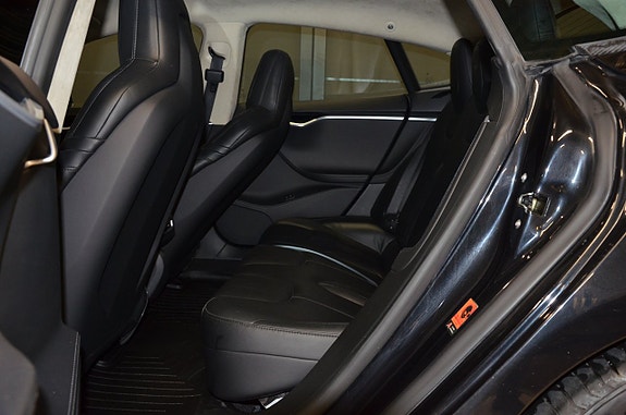 Tesla Model S 11 of 17
