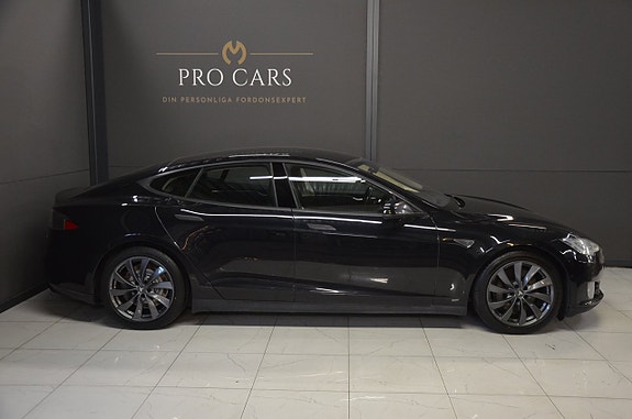 Tesla Model S 2 of 17