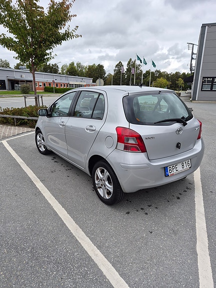 Toyota Yaris 2 of 2