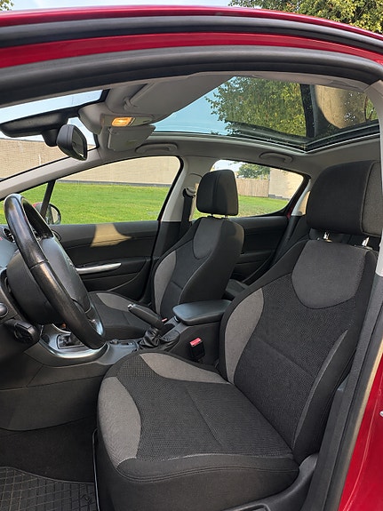 Peugeot 308 4 of 7