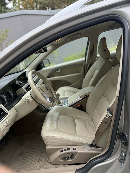 Volvo V70 6 of 8