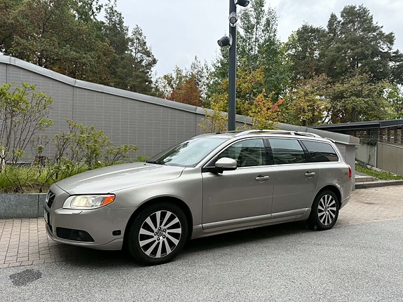 Volvo V70 3 of 8