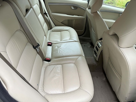 Volvo V70 8 of 8