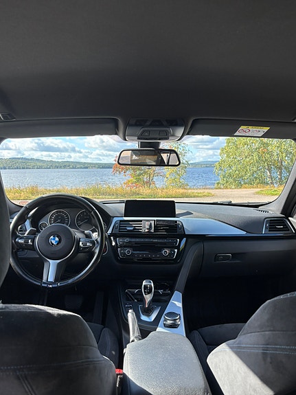 BMW 330i 5 of 5
