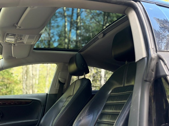 Volkswagen Passat CC 16 of 18