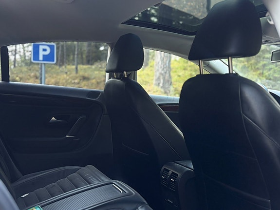 Volkswagen Passat CC 14 of 18