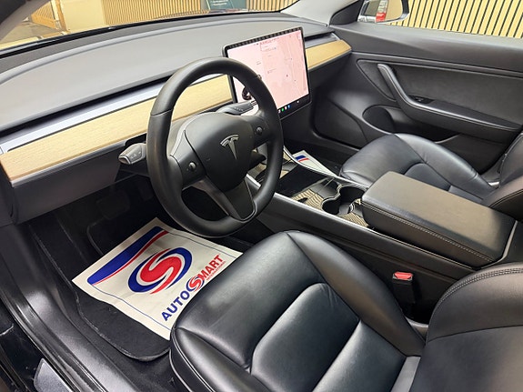 Tesla Model 3 7 of 16