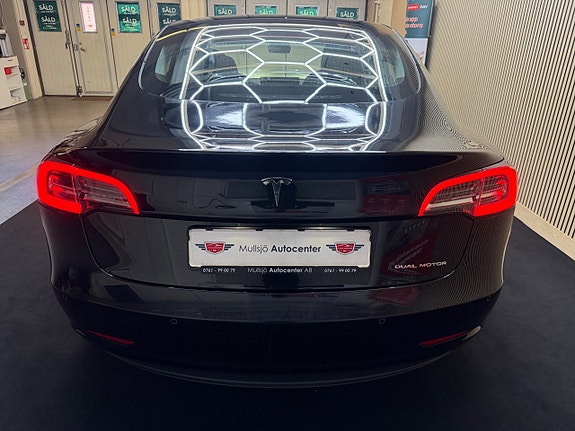 Tesla Model 3 4 of 16