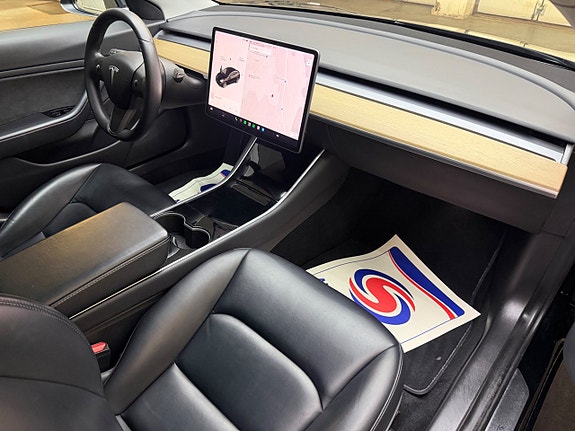 Tesla Model 3 11 of 16