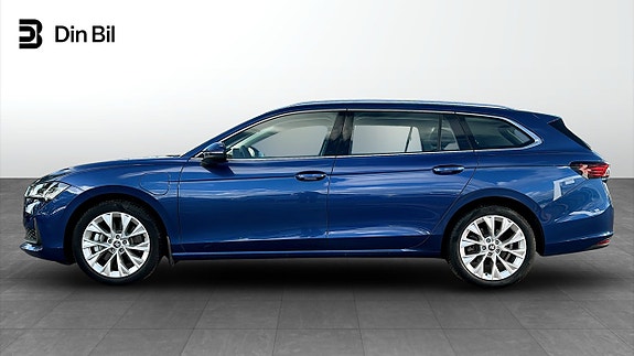 Skoda Superb 2 of 13