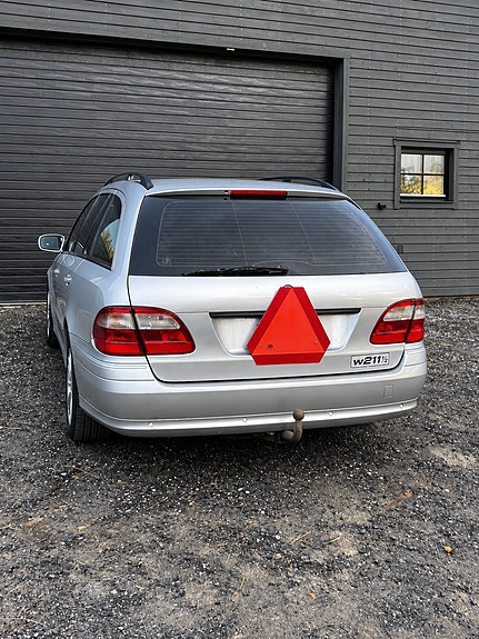 Mercedes-Benz E270 4 of 4