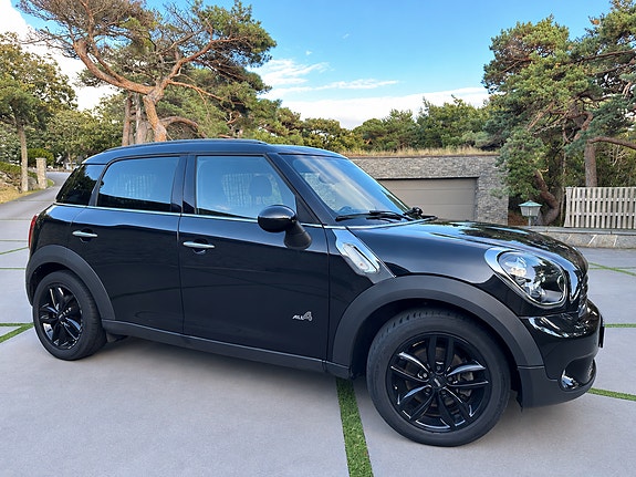 MINI Countryman Cooper D 2 of 5