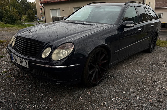 Mercedes-Benz E270 2 of 7