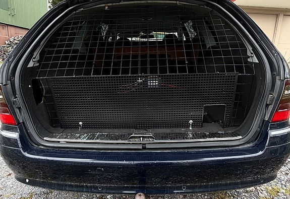 Mercedes-Benz E270 6 of 7