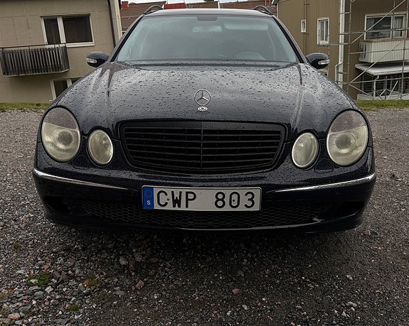 Mercedes-Benz E270 5 of 7