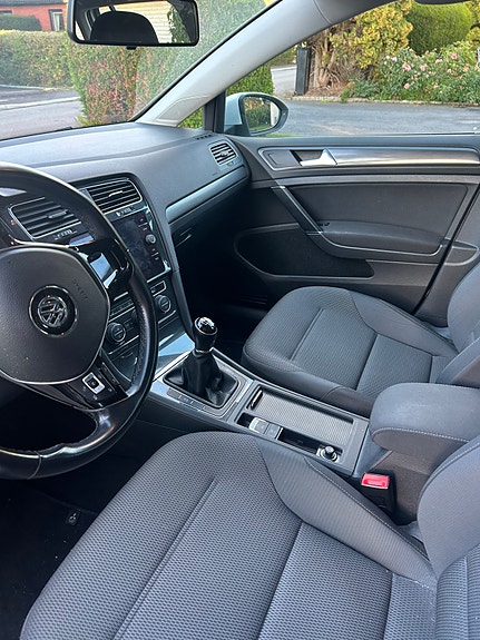 Volkswagen Golf VII 3 of 9