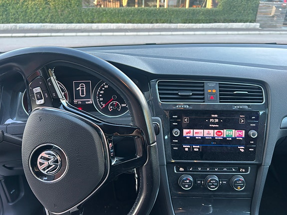 Volkswagen Golf VII 4 of 9