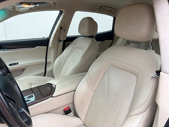 Maserati Quattroporte 10 of 17