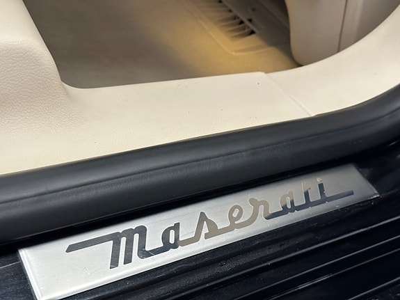 Maserati Quattroporte 13 of 17