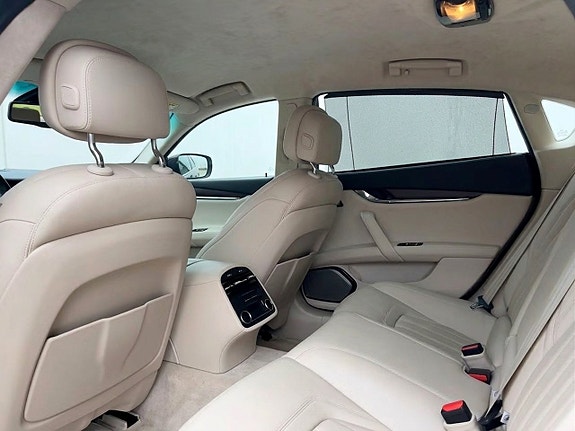 Maserati Quattroporte 11 of 17