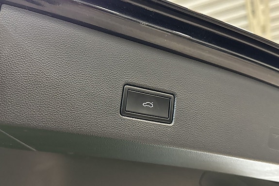 Volkswagen T-Roc 25 of 25