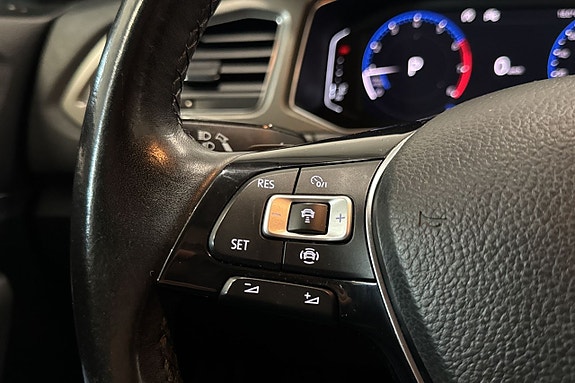 Volkswagen T-Roc 14 of 25