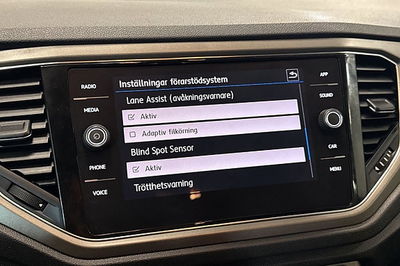 Volkswagen T-Roc 18 of 25