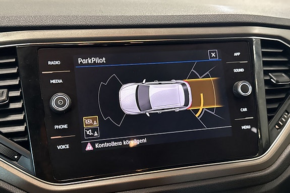 Volkswagen T-Roc 16 of 25
