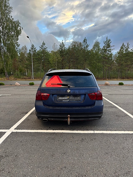 BMW 318d 5 of 9