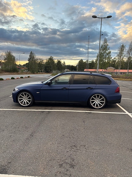 BMW 318d 4 of 9