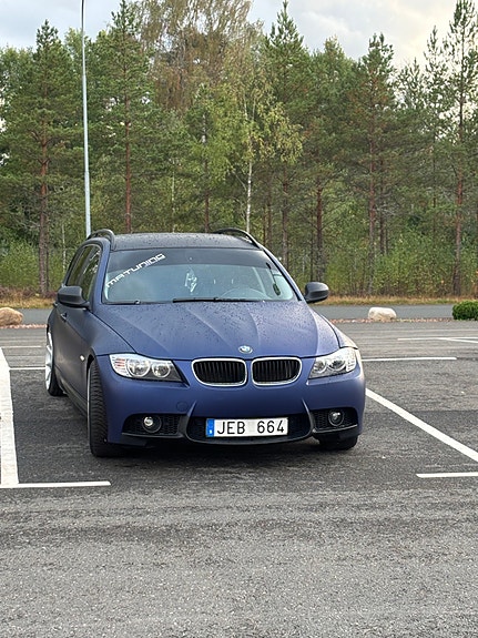 BMW 318d 2 of 9