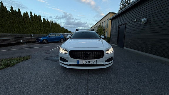 Volvo V90 2 of 12