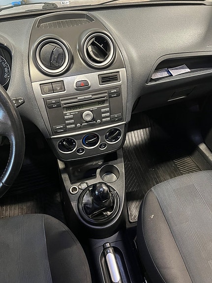 Ford Fiesta 13 of 14
