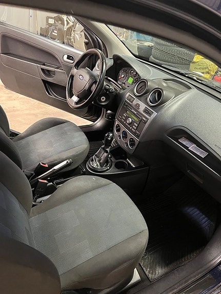Ford Fiesta 11 of 14