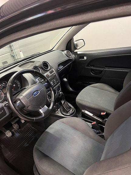 Ford Fiesta 12 of 14