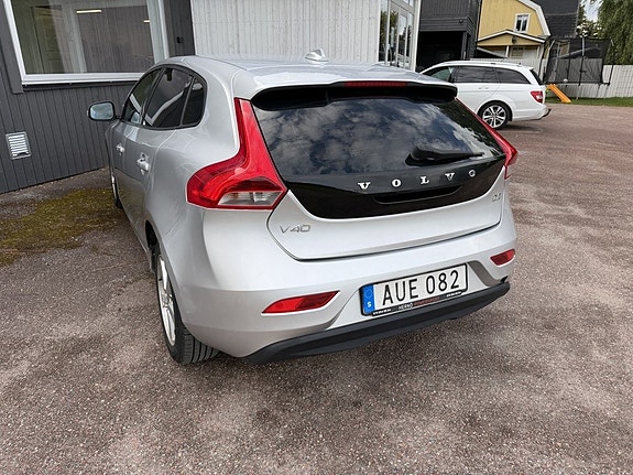Volvo V40 13 of 20