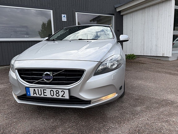 Volvo V40 3 of 20